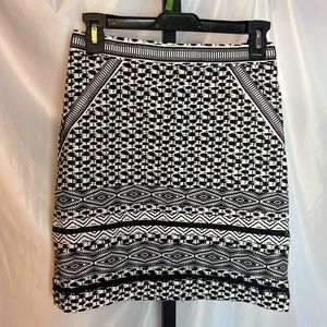White House Black Market Black and White Geometric Print Skirt, size 0P